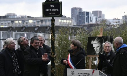 París nombra una de sus calles en honor a David Bowie