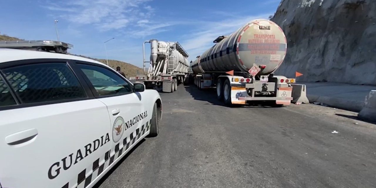 Tráiler causa accidente en el Libramiento Norponiente