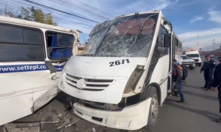Chofer se queda dormido al volante y choca a un compañero en Saltillo