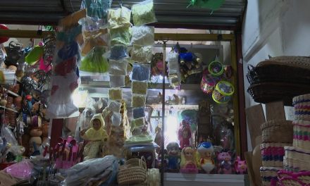 Comienza la comercialización de ropones del Niño Jesús en Saltillo para las levantadas