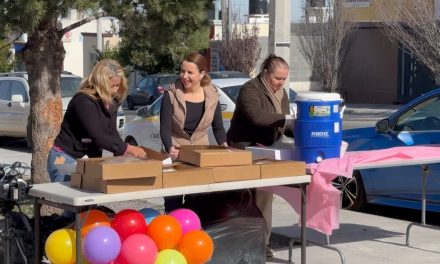 Comparte diputada María Bárbara rosca de reyes con vecinos de Nuevo Mirasierra