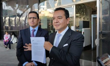 Diputados del PAN denuncian a hijo de AMLO por tráfico de influencias
