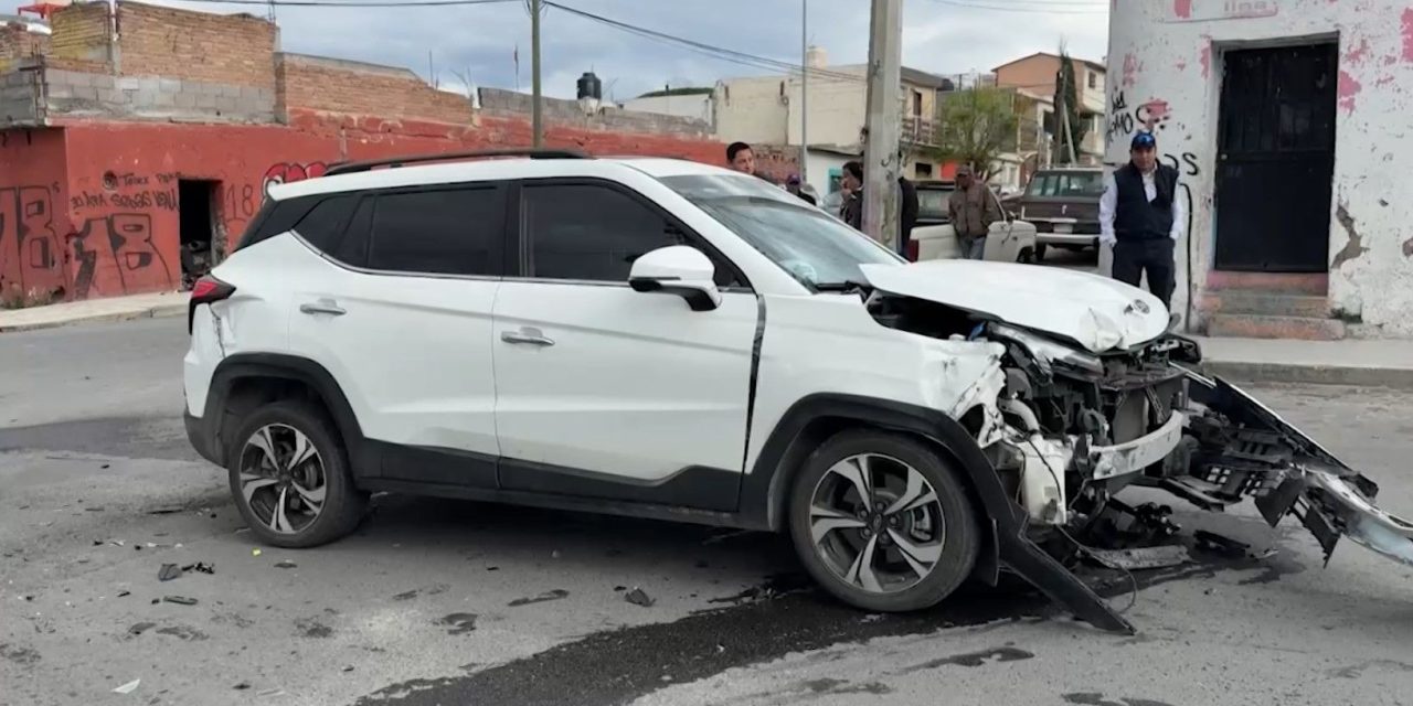 Destroza su camioneta en accidente en Saltillo