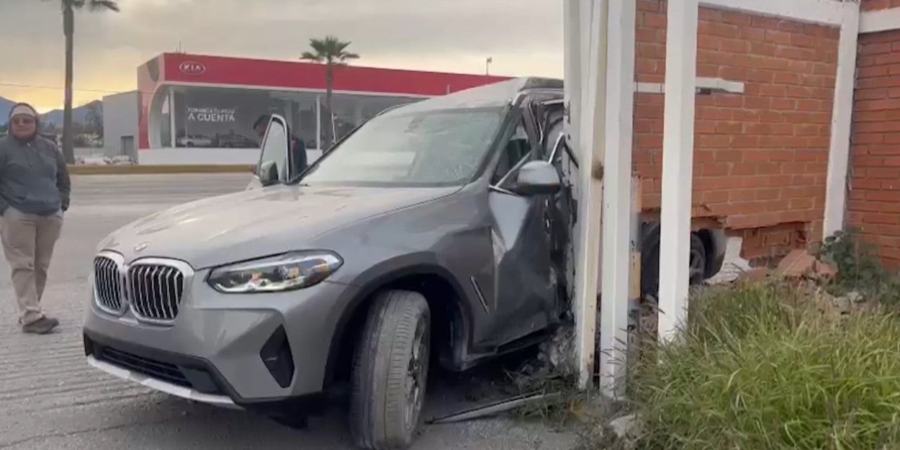 Destruye su camioneta en Saltillo y sufre heridas de consideración