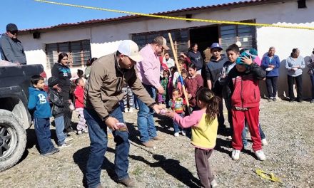 890 familias beneficiadas en visita del alcalde a 13 ejidos de Parras