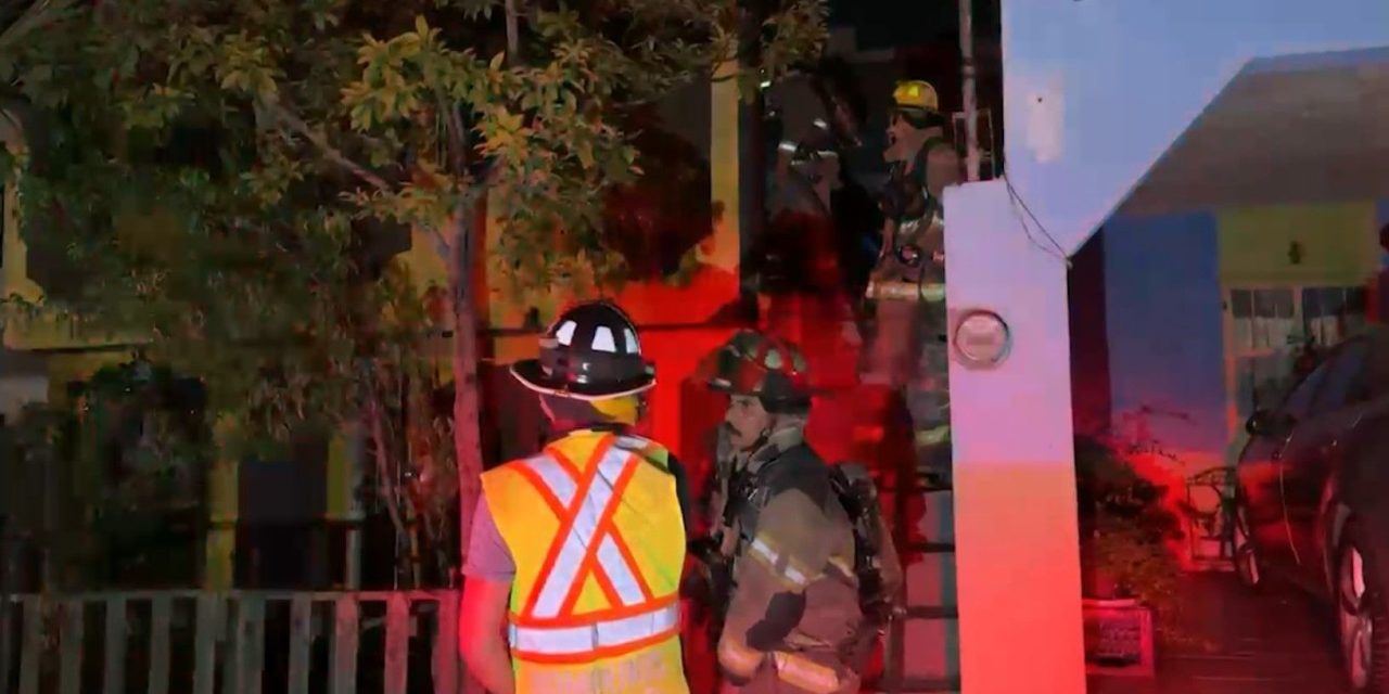 Fuego consume muebles de vivienda en Saltillo