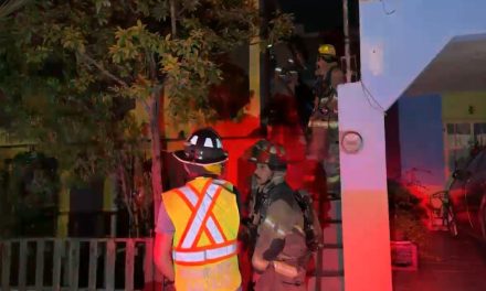 Fuego consume muebles de vivienda en Saltillo