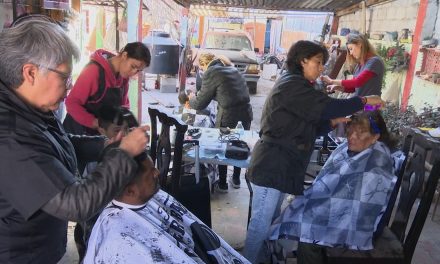Fundación RCG y Casa Aboytes llegan a la Santa Teresa con cortes de cabello gratis
