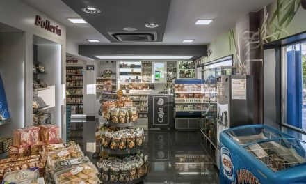 Agradece AMLO a las gasolineras y supermercados por no aumentar los precios
