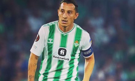 León hace oficial el fichaje de Andrés Guardado