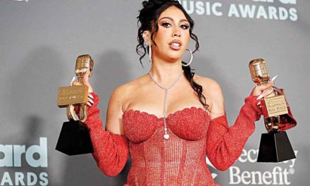 Kali Uchis presenta ‘Orquídeas’ en un doble estreno con Peso Pluma