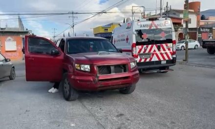 Hombre manda a motociclista al hospital en Saltillo