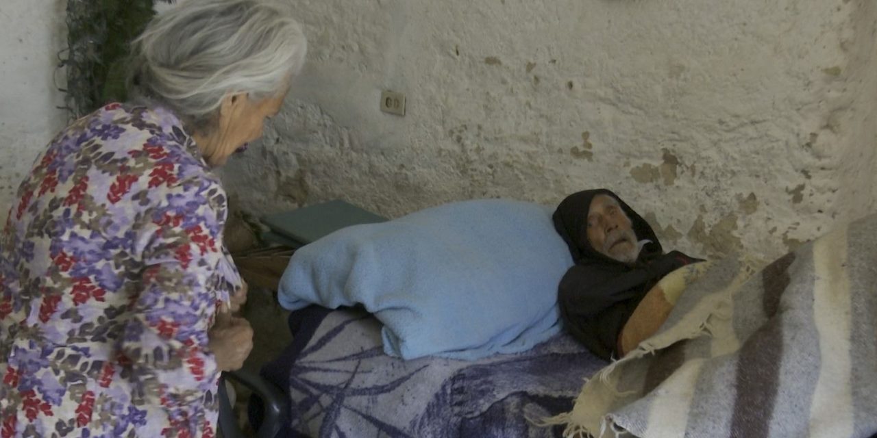 Matrimonio de adultos mayores piden ayuda