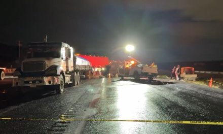Hombre muere prensado tras chocar contra un tráiler en la Carretera 57