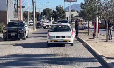 Muere taxista por causas naturales en Saltillo