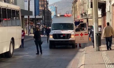 Hombre pierde la vida al ser atropellado  por chofer de transporte en el centro de Saltillo