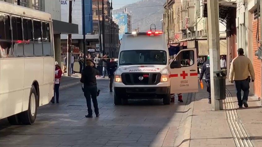 Hombre pierde la vida al ser atropellado  por chofer de transporte en el centro de Saltillo