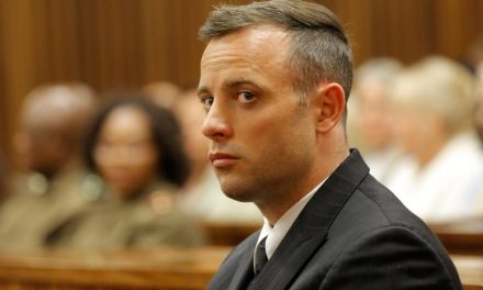 Once años después de matar a su novia sale de la cárcel Oscar Pistorius