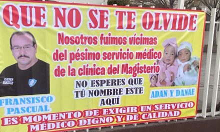 Padres de gemelitos colocan mantas en el Hospital del Magisterio