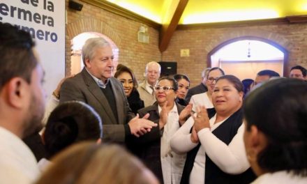 Reconocen a enfermeras y enfermeros de Saltillo