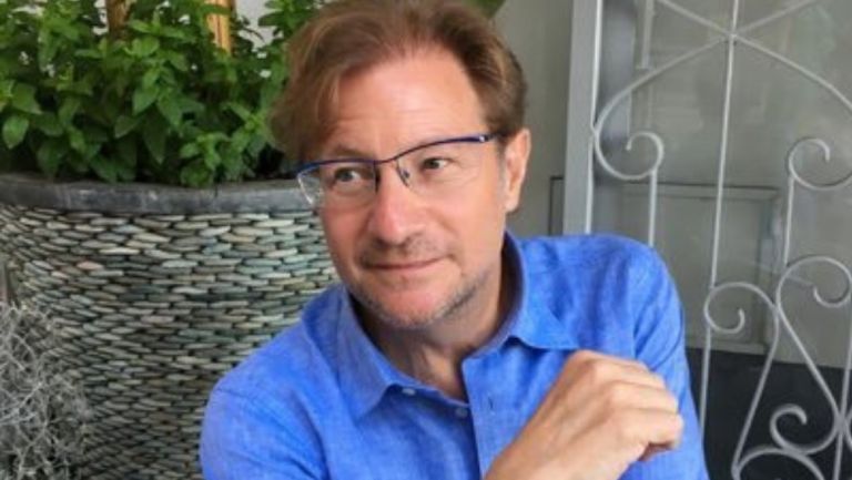 Andrés Roemer sale de prisión en Israel