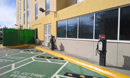 Saltillo a la vanguardia con 12 electrolineras para abastecer automóviles eléctricos
