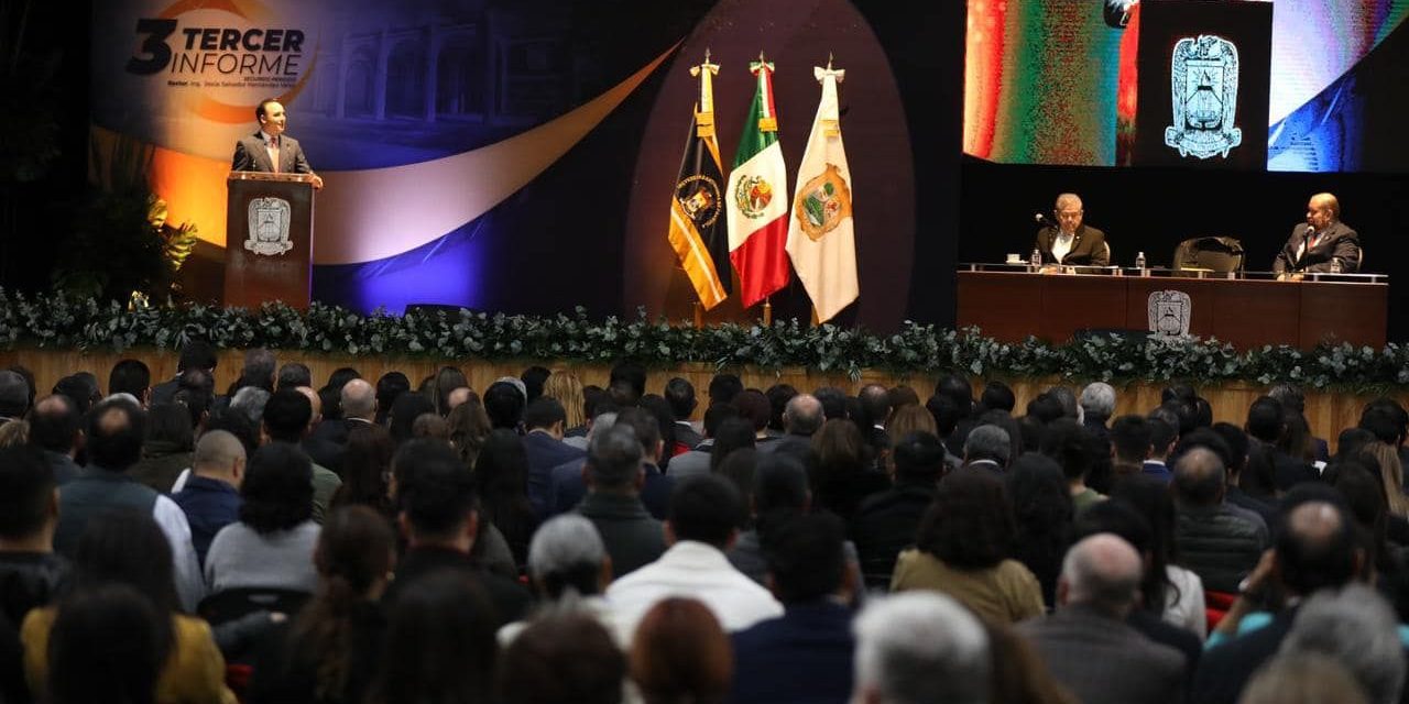 Salvador Hernández Vélez rindió su tercer y último informe