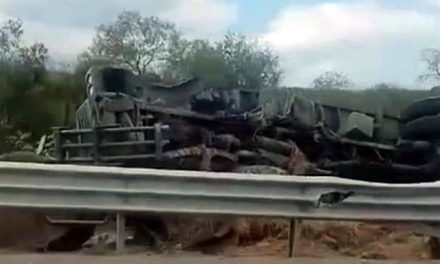 Camión de Sedena vuelca en Tamaulipas y hay 25 lesionados