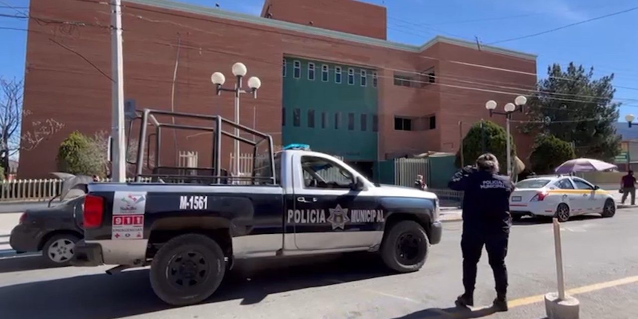 16 personas se quedan atrapados en un elevador en la clínica 82 del IMSS
