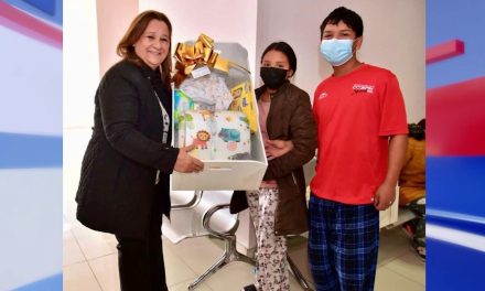 Visita Beatriz Dávila primeros bebés del 2024 en Saltillo
