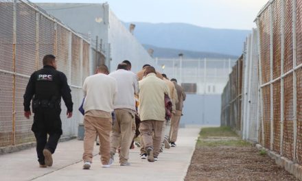 Trasladan a más reos al penal de Monclova