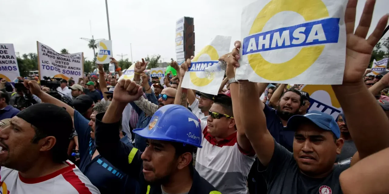 Exigen extrabajadores de AHMSA pago de finiquitos