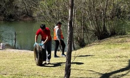 Realizan jornada de limpieza en el río Sabinas