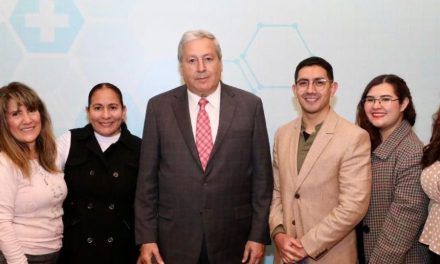 Reconocen a odontólogos de Saltillo