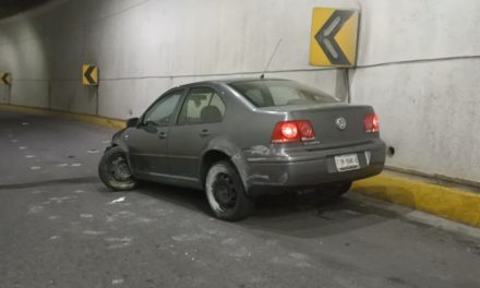 Saltillo: Huyen tras chocar en El Sarape; abandonaron su vehículo