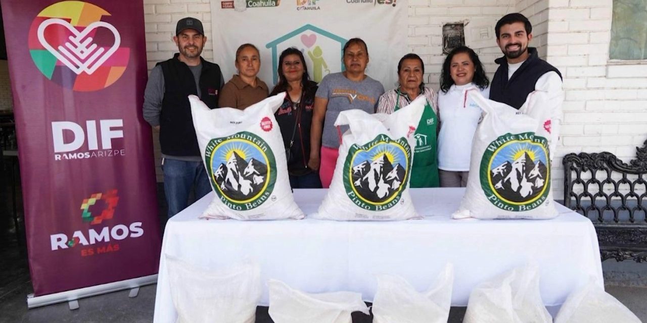 Acercan servicios de salud a habitantes de Paredón