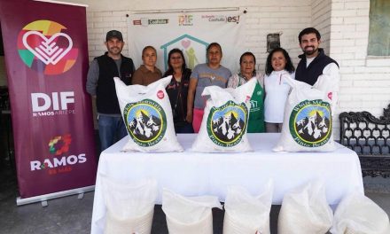 Acercan servicios de salud a habitantes de Paredón