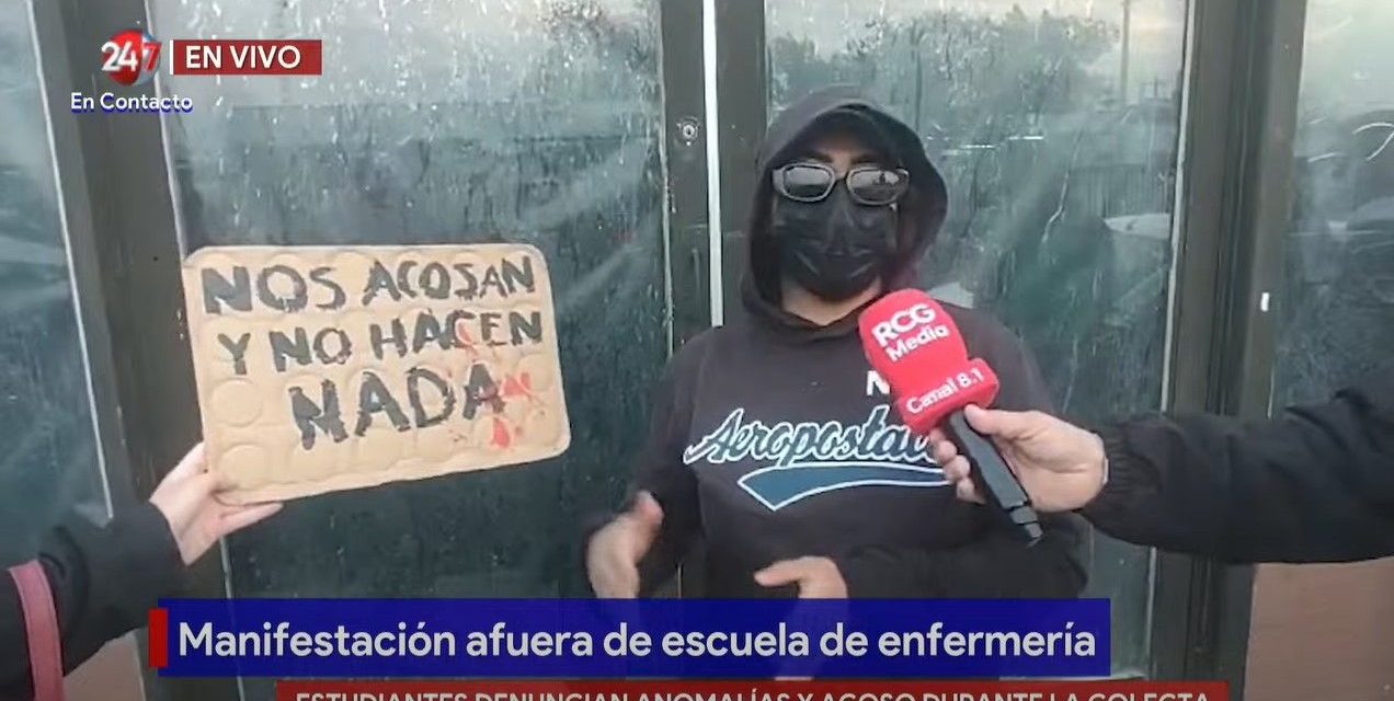 Alumnas de enfermería se manifiestan en el centro de Saltillo