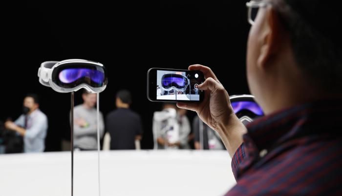 Usuarios de Apple Vision Pro regresan el producto tras problemas de salud