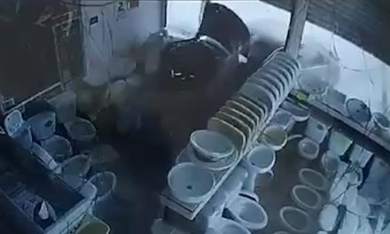 Conductor arrolla a estudiante en Paseo de la Reforma
