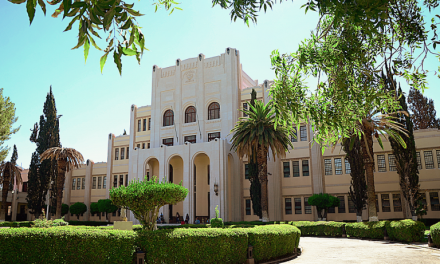 Nayely Mery va por la dirección del Ateneo Fuente