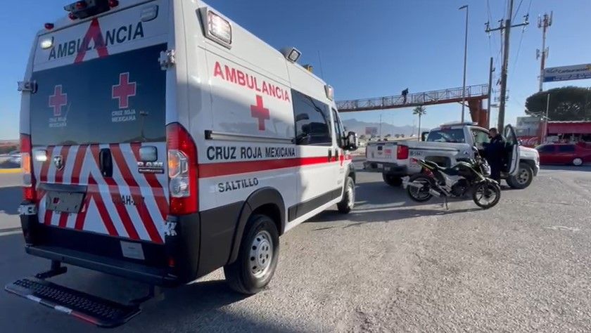 Hombre cae de su motocicleta en Saltillo