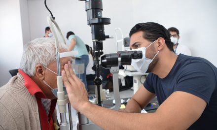 Saltillo: Valoran a pacientes para cirugía de cataratas