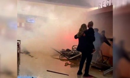 Se estrella vehículo contra una sala de urgencias en hospital de Texas y deja un muerto y 5 heridos