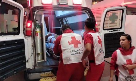Hombre termina en un hospital de Saltillo con un cuchillo enterrado en su garganta