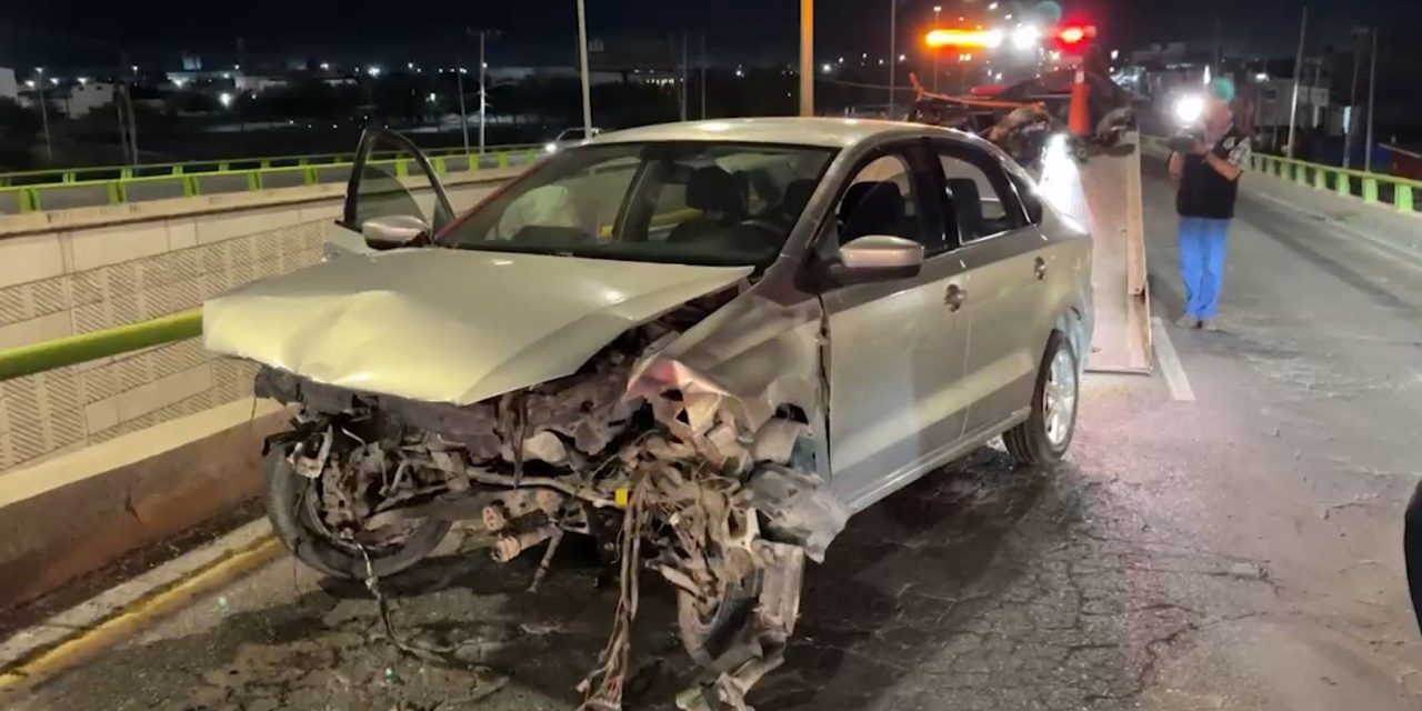 Mujer destruye su auto en choque al norte de Saltillo