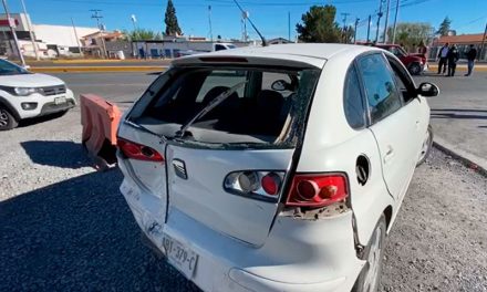 Saltillo: Dos conductores negaron responsabilidad, protagonizaron choque en LEA