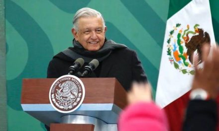 AMLO afirma que la Marcha por la Democracia es ‘el mundo al revés’