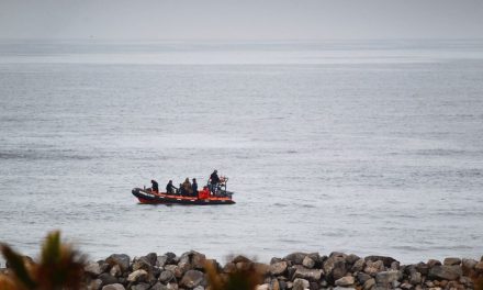 Hallan dos cuerpos de militares arrastrados por las olas  en Ensenada