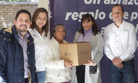 Entregan despensas a los adultos mayores en vulnerabilidad de Parras